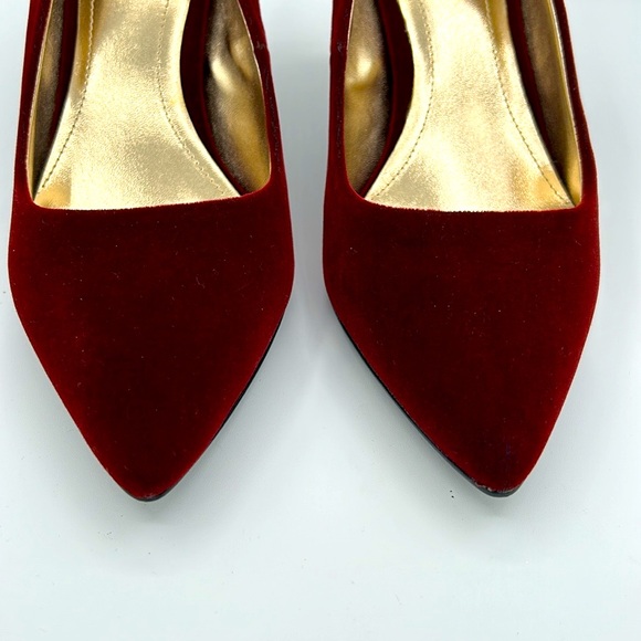✨🎄✨ K&M Bordeaux Red Velvet Heels Size 8B NWT - Picture 3 of 11